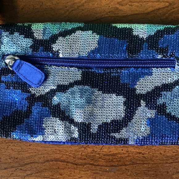 NWT Charming Charlie Blue Camo Foldable Sequins Clutch - Picture 4 of 8